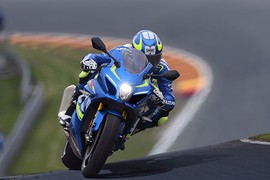 Siêu môtô Suzuki GSX-R1000 2017 "chốt giá" từ 374 triệu