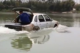 “Thợ vườn” Trung Quốc chế tạo thành công ôtô lội nước