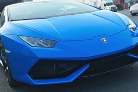 Siêu xe Huracan xanh Lemans "kịch độc" cập cảng Hải Phòng 