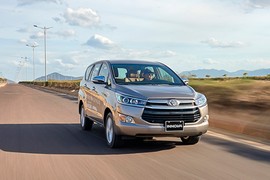 Toyota Việt Nam lại giảm giá ôtô trong “tháng cô hồn“