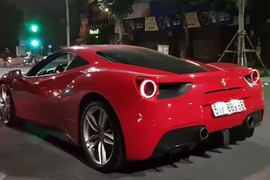 Tuấn Hưng cưỡi Ferrari 488 GTB tiền tỷ tại Hà Nội 