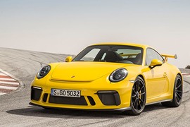 Già gân U70 - Walter Rohrl "làm xiếc" với Porsche 911 GT3 