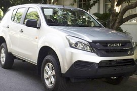 Isuzu MU-X "đại hạ giá" còn 745 triệu tại Việt Nam