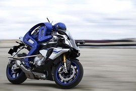 Xem robot lái siêu môtô Yamaha R1 đạt tốc độ 200km/h