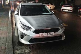 Hatchback Kia Cee'd 2018 lần đầu lộ "ảnh nóng"