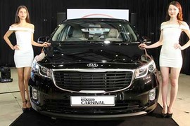 Kia Sedona 2018 nâng cấp giá từ 920 triệu đồng tại Malaysia