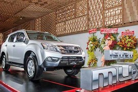 Xe Isuzu mu-X giảm giá tới 120 triệu đồng tại Việt Nam