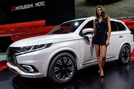 Mitsubishi giới thiệu Outlander PHEV bản nâng cấp 2019