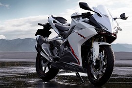 Honda CBR250RR 2018 màu trắng "chốt giá" 170 triệu đồng