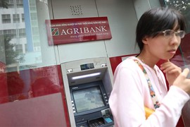 Ngân hàng Nhà nước chỉ đạo tạm dừng tăng phí ATM