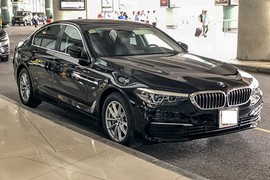 Xe sang BMW 540i 2018 bất ngờ lăn bánh tại Hà thành