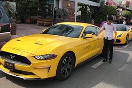 Đại gia Bình Dương mua Ford Mustang hơn 2 tỷ tặng Bố