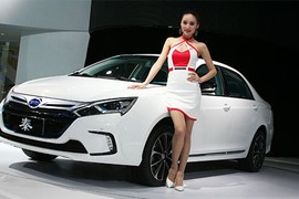 Xe BYD giá từ 340 triệu, “uống” 1 lít xăng chạy 100km 