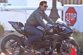 Tom Cruise "cưỡi" siêu môtô Kawasaki Ninja H2 hơn 700 triệu