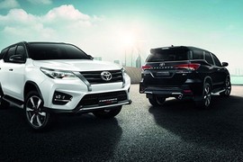 “Soi” Toyota Fortuner TRD Sportivo mới giá từ 1,19 tỷ 