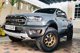 Bán tải Ford Ranger Raptor đầu tiên "dao kéo" tại Sài Gòn 