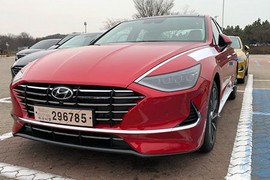 Hyundai Sonata 2020 mới lần đầu tiên lăn bánh trên phố