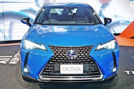 Lexus UX mới giá 1,8 tỷ “đấu” Mercedes-Benz GLA