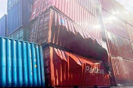 Thùng container chứa nguyên liệu nhập từ Trung Quốc phát nổ trong cảng Cát Lái