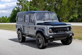 Land Rover Defender độ “trái tim” Mỹ, nội thất như siêu xe Ý