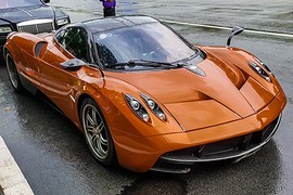 Minh Nhựa "xách" siêu xe Pagani Huayra 80 tỷ lượn phố Sài Gòn