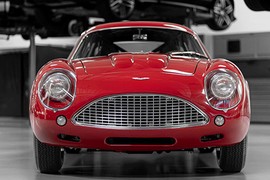 Chi tiết Aston Martin DB4 GT Zagato đời 1960 bản tái sinh