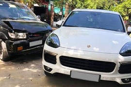 Chủ xe Isuzu "méo mặt" vì đâm phải xe sang Porsche Cayenne