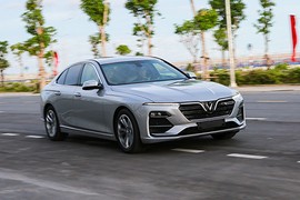 Chi tiết xe sedan VinFast Lux A2.0 ưu đãi 990 triệu đồng