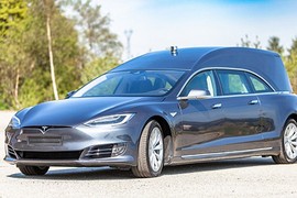 Xe tang Tesla Model S “hàng độc” chào bán tới 5,1 tỷ 