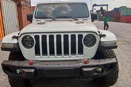 "Đập thùng" bán tải Jeep Gladiator tiền tỷ tại Việt Nam