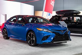 Toyota Camry AWD 2020 lộ diện sau 28 năm vắng bóng