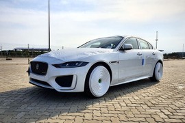 Jaguar XE 2020 mới về Việt Nam khoảng 2,3 tỷ đồng 