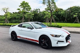 Cận cảnh "ngựa chiến" Ford Mustang 2015 chỉ hơn 1 tỷ ở Sài Gòn