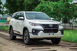 Toyota Fortuner giảm kịch sàn, sắp đón bản nâng cấp mới