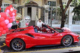 Đại gia Sài Gòn tặng vợ siêu xe Ferrari 488 Pista hơn 30 tỷ