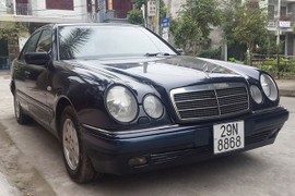 Cận cảnh xe sang Mercedes E230 chỉ 100 triệu tại Hà thành