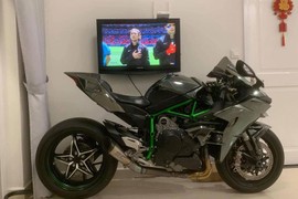 Dân chơi Sài Gòn mua Kawasaki Ninja H2 bạc tỷ để... "trưng cho đẹp"