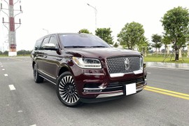 "Khủng long" Lincoln Navigator L chạy 2 năm, bay ngay 3 tỷ ở Hà Nội 