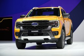 Cận cảnh "hàng hot" Ford Ranger 2022 từ 680 triệu đồng tại Thái Lan