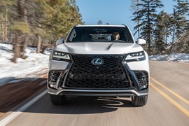 "Chuyên cơ mặt đất" Lexus LX600 chính hãng từ 8,1 tỷ tại Việt Nam