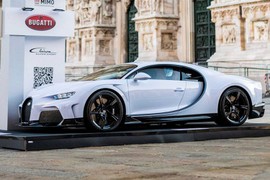 Màu sơn Bugatti Chiron đắt ngang siêu xe Lamborghini Huracan "đập hộp"