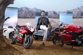 "Soi" bộ sưu tập siêu môtô Ducati hơn 10 tỷ đồng của Minh Nhựa