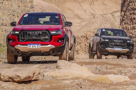 Toyota Hilux GR Sport 2024 có gì "đấu" Ford Ranger Raptor tại Việt Nam?