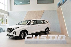 Khách Việt mua Hyundai Custin bị gợi ý "thêm lạc" 30 triệu đồng