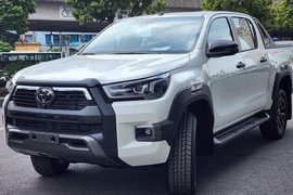 Toyota Hilux tại Việt Nam từ 668 triệu đồng, đắt ngang Ford Ranger