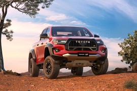 Toyota Hilux GR Sport có gì để "thách thức” vua bán tải Ford Ranger?