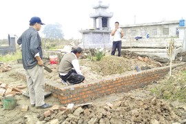 PGS.TS Bùi Xuân Đính: ‘Bốc mộ là một thứ cực hình cần bỏ’