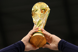 Hé lộ bí mật thú vị dưới đáy cúp vàng World Cup 