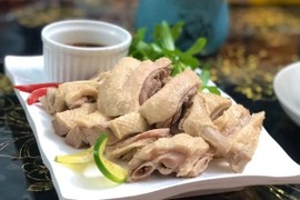 Dùng nước này luộc vịt đảm bảo sạch mùi hôi, thịt lại thơm ngon