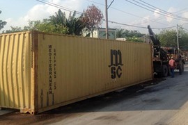 TP HCM: Hung thần container khiến người dân khiếp vía